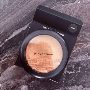 MAC Cosmetics Extra Dimension Skinfinish - SUPERB